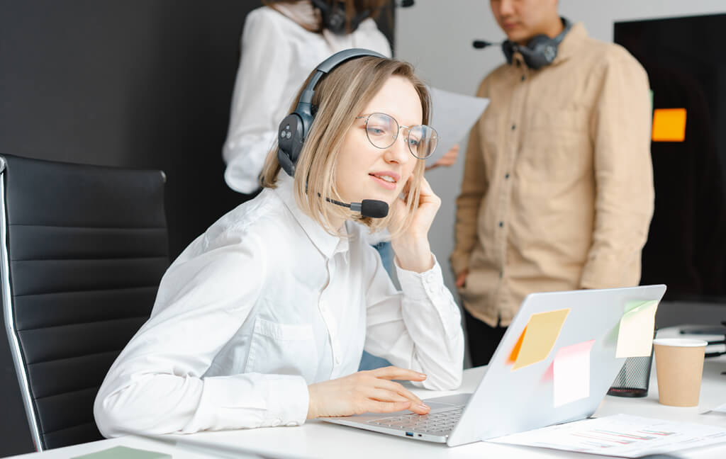CYNEXIX support team member on a call